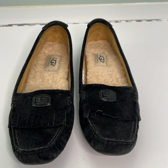 UGG Black Suede Shearling Lined Kilt Loafers Size 7 S/N 1949 - Picture 9 of 9